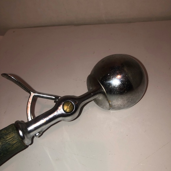 Metal Ice Cream Scoop with wood green handle- perfect for ice cream and rice - Picture 7 of 8